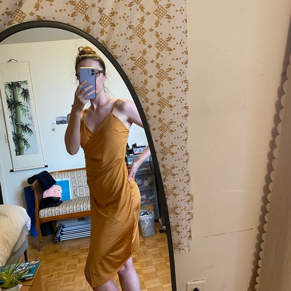 Cute dark gold dress! Fits small/medium - Picture 8 of 8